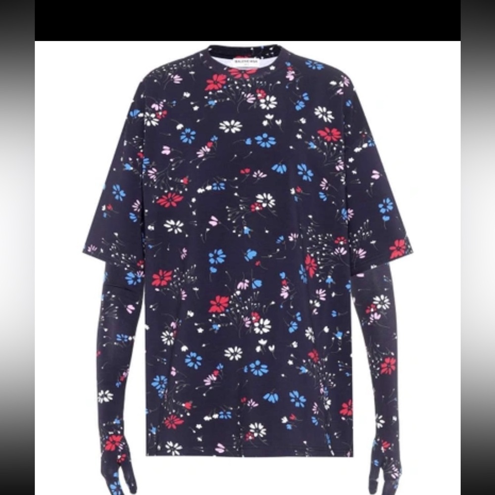 Balenciaga T-shirt and gloves
